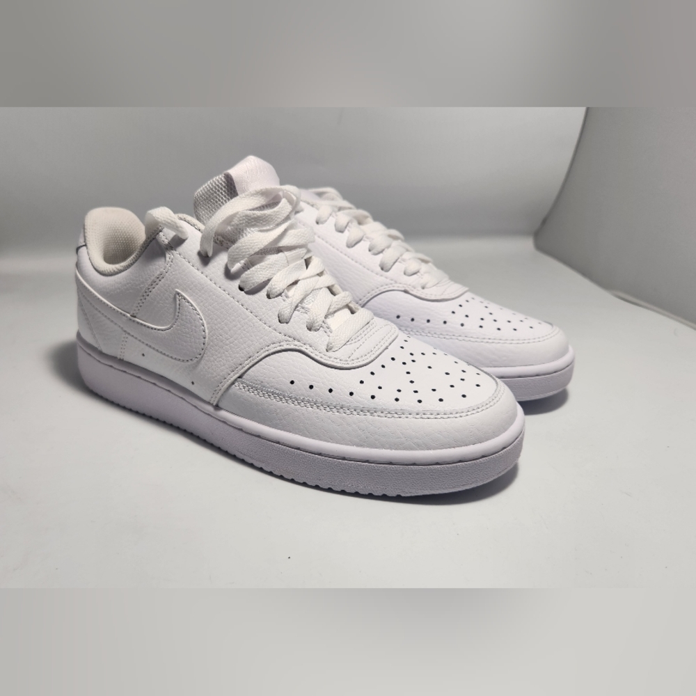 Womans Nike Court Vision Low Size 8.5